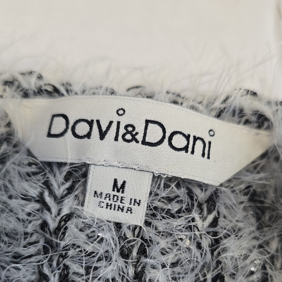DAVI & DANI Distressed Gray Sweater - Picture 3 of 4